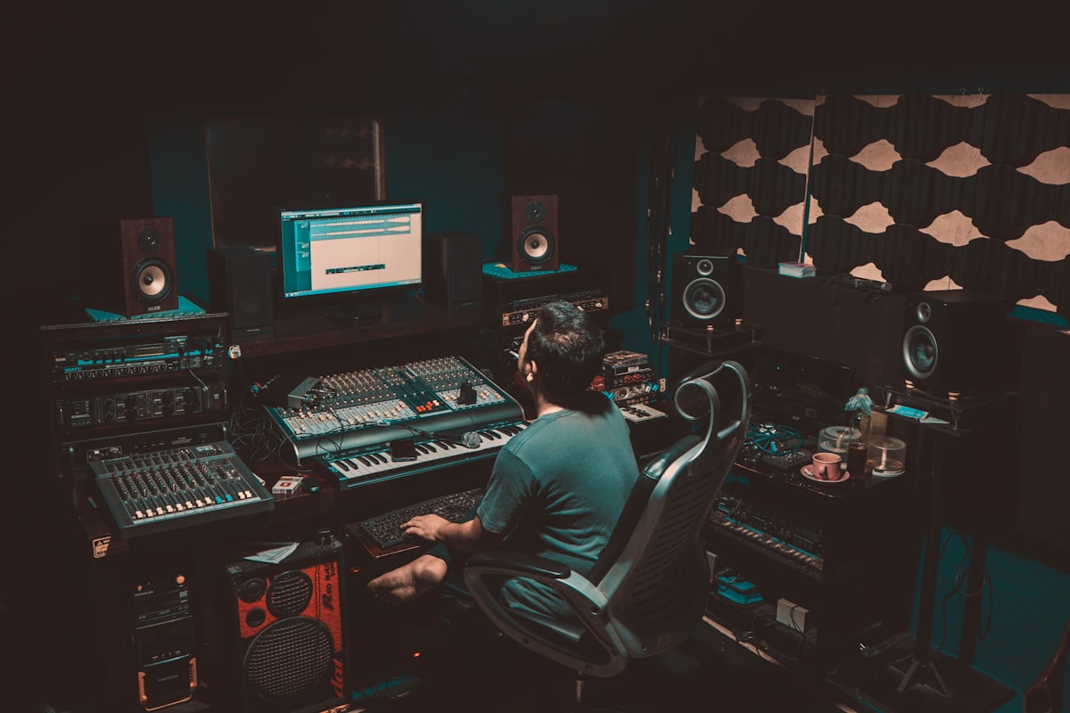 Estudio de grabación durante una sesión de voz en off